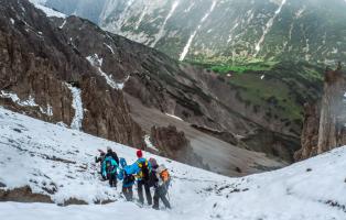 Bergwandern im Juni Bergwanderergruppe im Juni